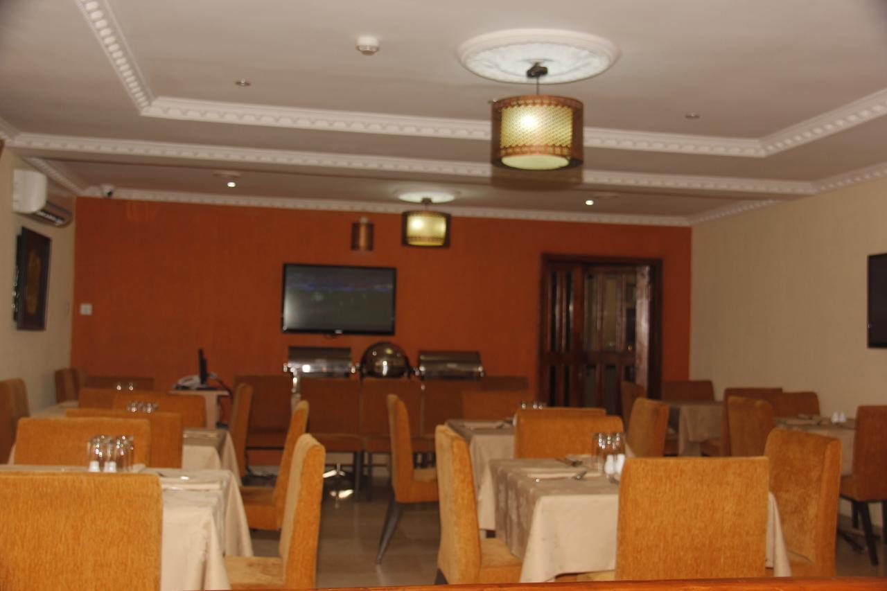Crown Cottage Hotel Ikeja Extérieur photo