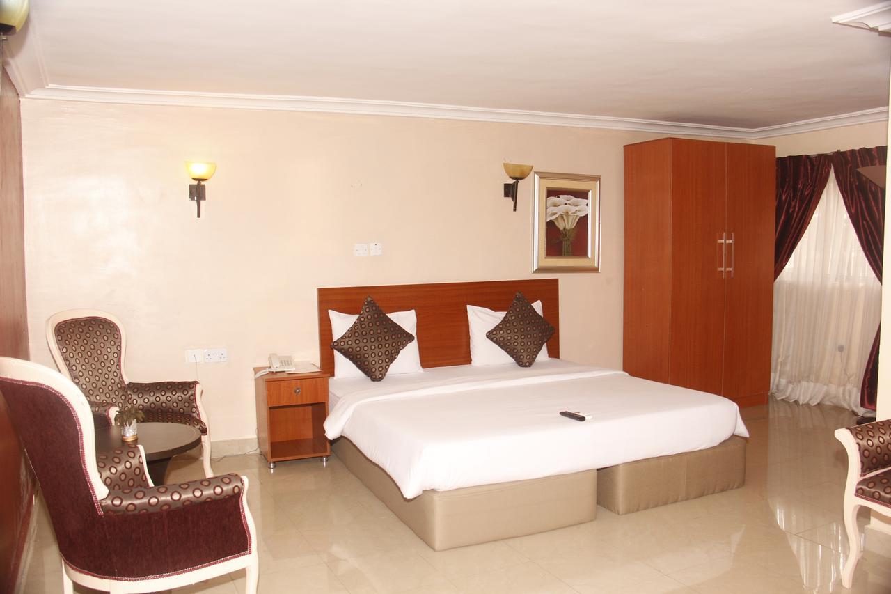 Crown Cottage Hotel Ikeja Extérieur photo