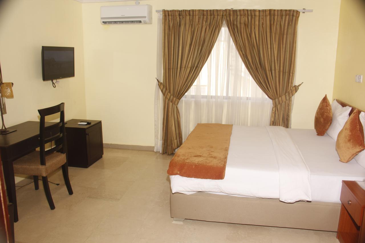 Crown Cottage Hotel Ikeja Extérieur photo