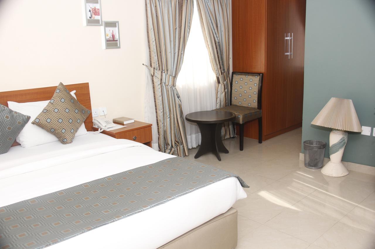 Crown Cottage Hotel Ikeja Extérieur photo
