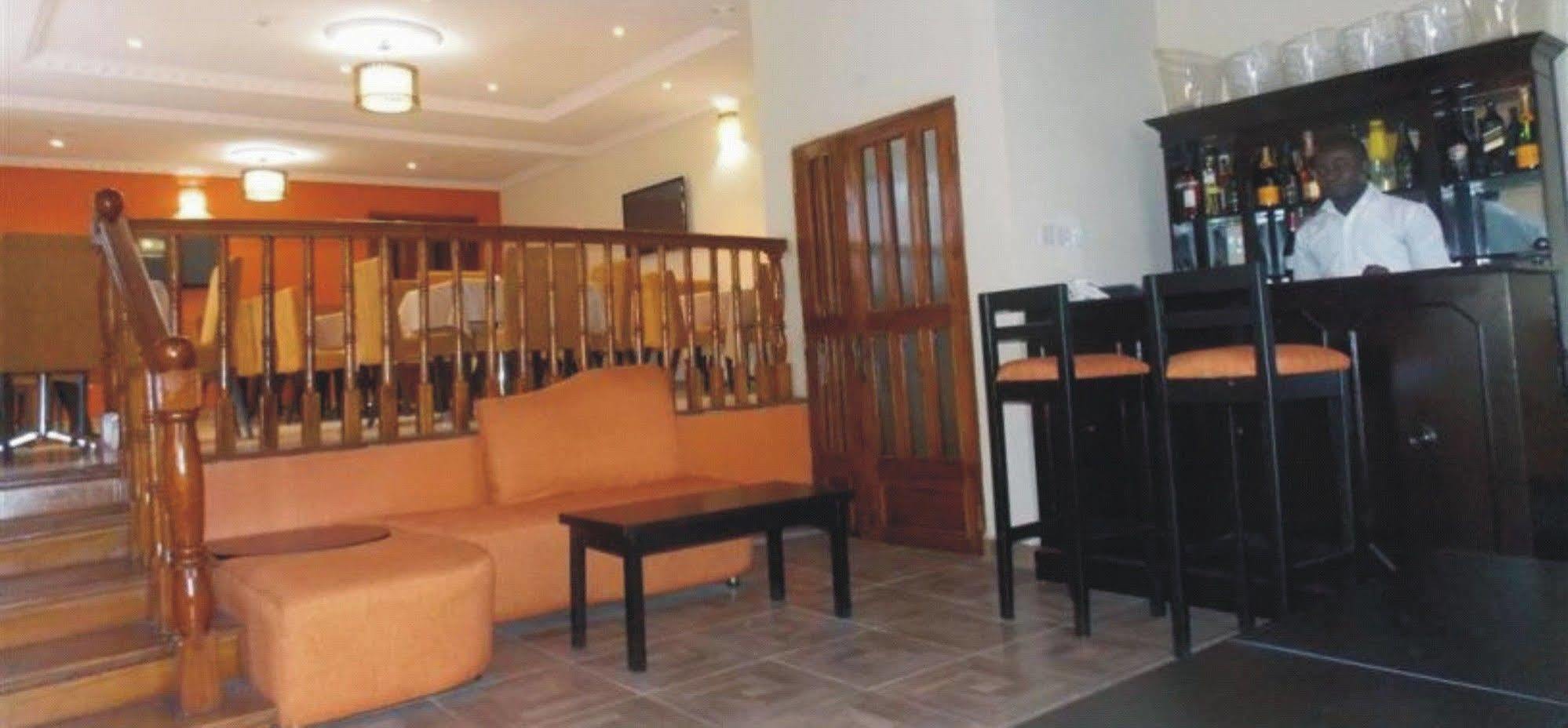 Crown Cottage Hotel Ikeja Extérieur photo